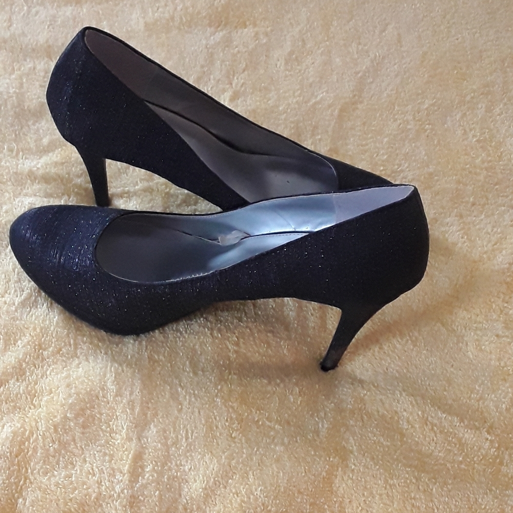 High heel pumps